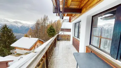 Ein allgemeiner Bergblick oder ein Berglick von des Chalets aus
