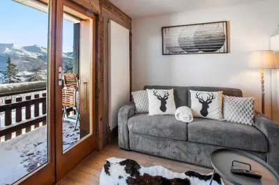 Ein allgemeiner Bergblick oder ein Berglick von der Ferienwohnung aus