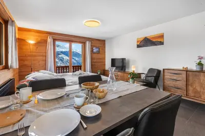 Ein Sitzbereich in der Unterkunft Appartement ski aux pieds - domaine des 4 Vallées