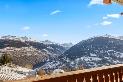 Ein allgemeiner Bergblick oder ein Berglick von der Ferienwohnung aus