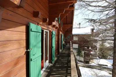 Das Gebäude in dem sich das Chalet befindet
