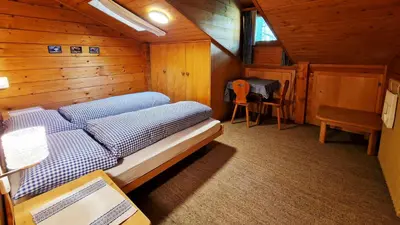 Ein Sitzbereich in der Unterkunft Chalet La Sapinière