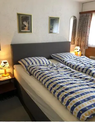 Ein Bett oder Betten in einem Zimmer der Unterkunft Hilburgs-Domizil