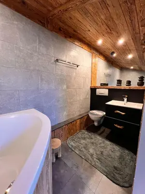 Ein Badezimmer in der Unterkunft Cozy Alpine Attic