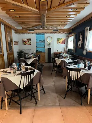 Ein Restaurant oder anderes Speiselokal in der Unterkunft B&B Restaurant Pizzeria Mamma Mia