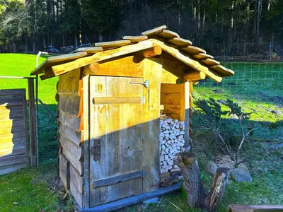 Ein Garten an der Unterkunft Idyllic Farm Cabin with Scenic Views and Concierge by SwissHut