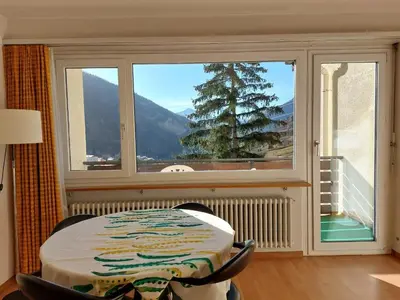 Ein allgemeiner Bergblick oder ein Berglick von der Ferienwohnung aus