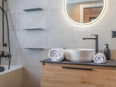 Ein Badezimmer in der Unterkunft Chalet Le Boletus by Interhome
