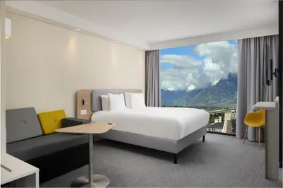 Ein Bett oder Betten in einem Zimmer der Unterkunft Holiday Inn Express & Suites Sion by IHG