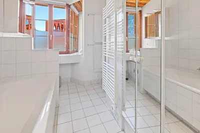 Ein Badezimmer in der Unterkunft Appartement élégant dans le Château des Vidomnes