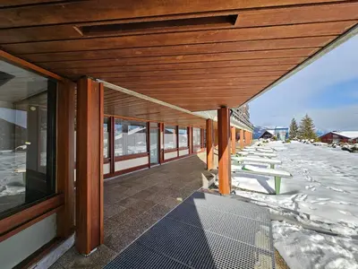 Ein Balkon oder eine Terrasse in der Unterkunft Appartement à 100m des pistes de ski et des commodités