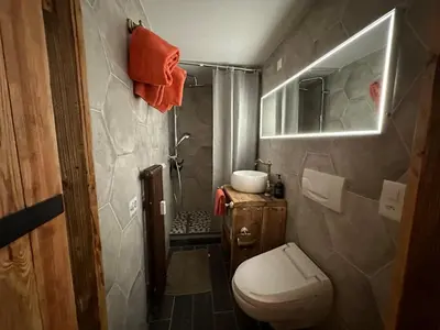 Ein Badezimmer in der Unterkunft House Mélèzes C - charming and well-being apartment