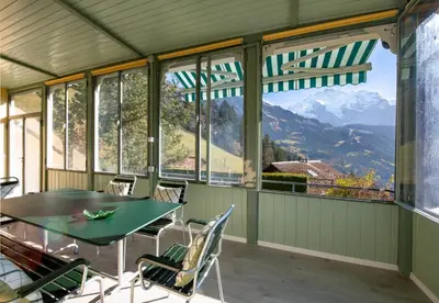 Ein allgemeiner Bergblick oder ein Berglick von der Ferienwohnung aus