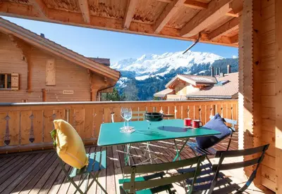 Ein allgemeiner Bergblick oder ein Berglick von der Ferienwohnung aus