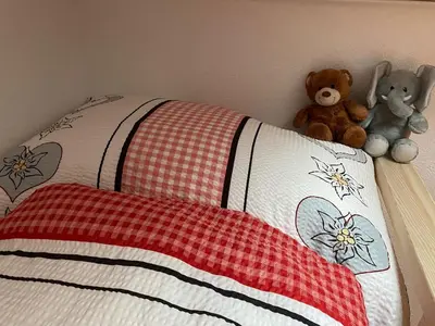 Ein Bett oder Betten in einem Zimmer der Unterkunft Ferienwohnung in Mörel