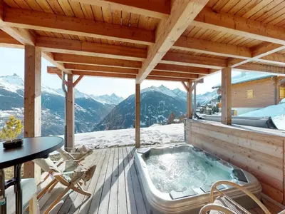 Ein allgemeiner Bergblick oder ein Berglick von des Chalets aus