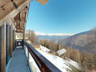 Ein allgemeiner Bergblick oder ein Berglick von des Chalets aus