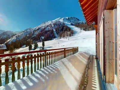 Ein allgemeiner Bergblick oder ein Berglick von des Chalets aus