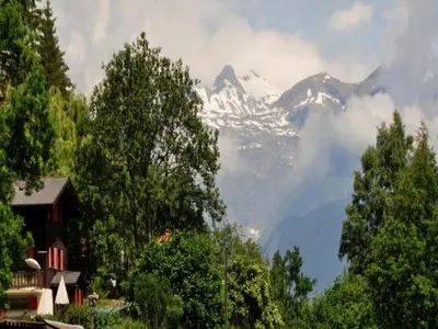Ein allgemeiner Bergblick oder ein Berglick von der Ferienwohnung aus