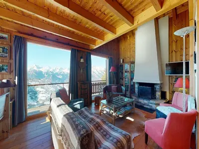 Ein Sitzbereich in der Unterkunft Chalet in Veysonnaz with swimming pool