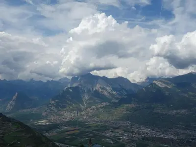 Ein allgemeiner Bergblick oder ein Berglick von der Ferienwohnung aus