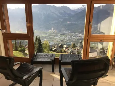 Ein allgemeiner Bergblick oder ein Berglick von der Ferienwohnung aus