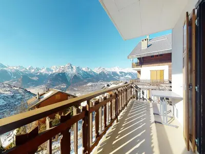Ein allgemeiner Bergblick oder ein Berglick von der Ferienwohnung aus