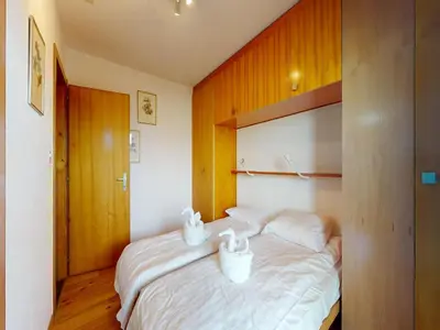 Ein Bett oder Betten in einem Zimmer der Unterkunft Apartment with front balcony