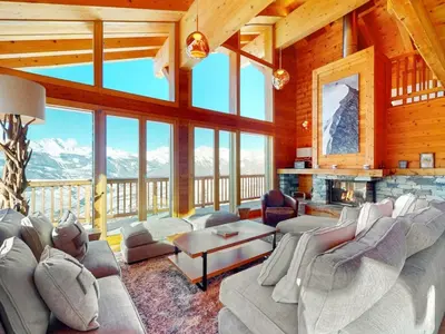 Ein Sitzbereich in der Unterkunft Chalet in Veysonnaz with hot tub