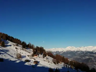Ein allgemeiner Bergblick oder ein Berglick von des Chalets aus