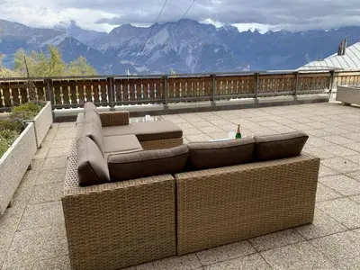 Ein allgemeiner Bergblick oder ein Berglick von der Ferienwohnung aus