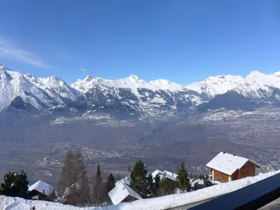 Ein allgemeiner Bergblick oder ein Berglick von der Ferienwohnung aus
