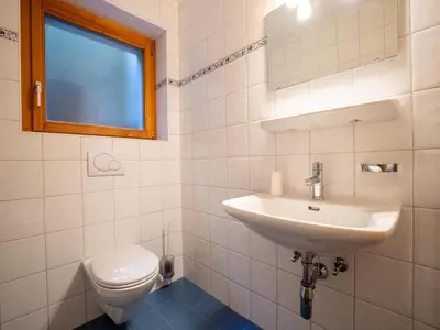 Ein Badezimmer in der Unterkunft Chalet in Veysonnaz with balcony