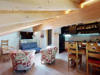 Ein Sitzbereich in der Unterkunft Apartment on ski slopes of Prarion