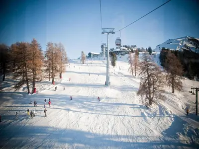 Apartment with balcony views of Nendaz im Winter
