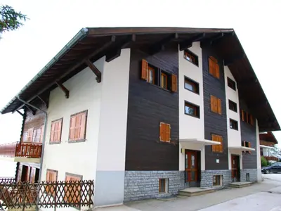 Das Gebäude in dem sich die Ferienwohnung befindet