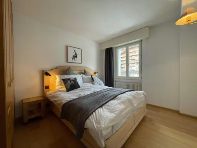 Ein Bett oder Betten in einem Zimmer der Unterkunft Cosy Rooftop Downtown Crans-Montana with Stunning View and Swimming Pool