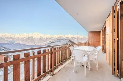 Ein allgemeiner Bergblick oder ein Berglick von der Ferienwohnung aus