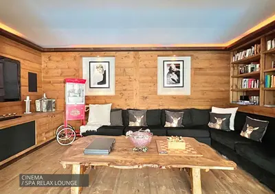 Ein Sitzbereich in der Unterkunft 7-bedroom Chalet Private Pool and Stunning Views