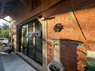 Eine Fassade oder ein Eingang zu Salzhaus