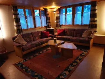 Ein Sitzbereich in der Unterkunft Alpenrose Aletsch Landschaftspark Binntal