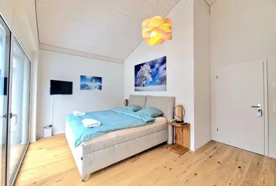 Ein Bett oder Betten in einem Zimmer der Unterkunft Mountainside Homestay in Spiez by Menbergs Harmony Homestay