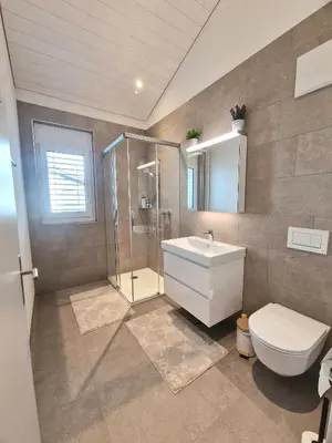 Ein Badezimmer in der Unterkunft Mountainside Homestay in Spiez by Menbergs Harmony Homestay