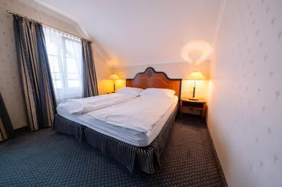 Ein Bett oder Betten in einem Zimmer der Unterkunft HAUS AM SEE Lakefront Rooms on Lake Thun SELF CHECK-IN Digital Reception