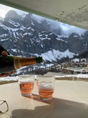 Ein allgemeiner Bergblick oder ein Berglick von der Ferienwohnung aus