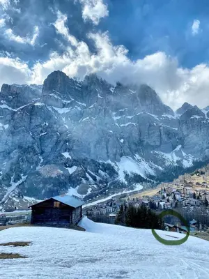 Ein allgemeiner Bergblick oder ein Berglick von der Ferienwohnung aus