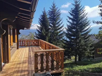 Ein allgemeiner Bergblick oder ein Berglick von der Ferienwohnung aus