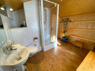 Ein Badezimmer in der Unterkunft Alis - grosses Chalet, nahe Sportarena und Skilift, bis 9 Personen