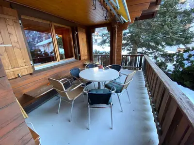 Ein Balkon oder eine Terrasse in der Unterkunft Alis - grosses Chalet, nahe Sportarena und Skilift, bis 9 Personen