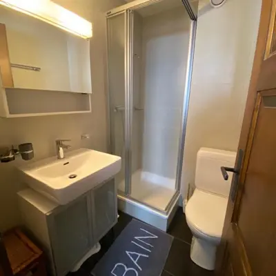 Ein Badezimmer in der Unterkunft Immeuble Mont Noble